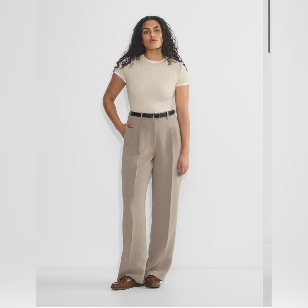 Aritzia
The Effortless Pant™ Curve-Fit - Crepette